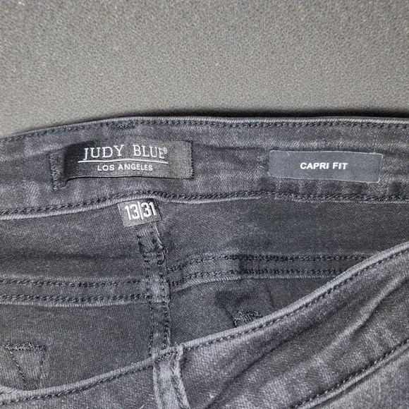 Womens Judy Blue Capri Jeans - Picture 3 of 5